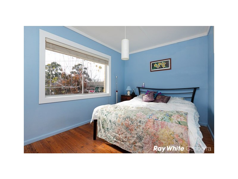 8 Deeban Place, Narrabundah ACT 2604