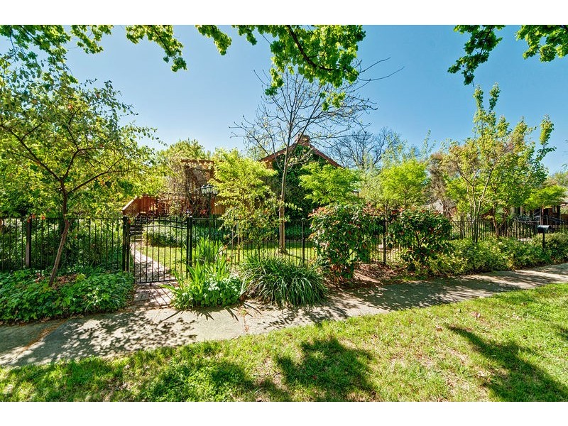 8 Gunn Street, Yarralumla ACT 2600