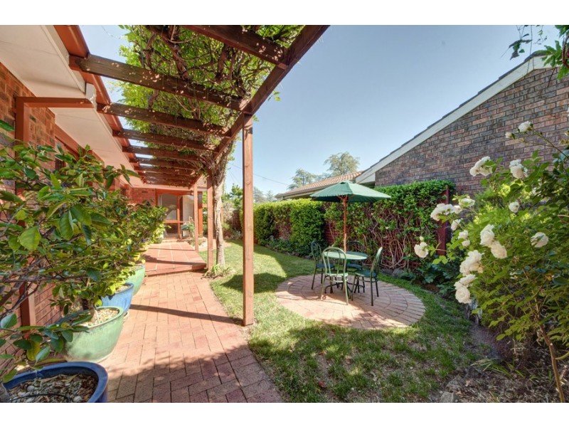 4 Bungonia Street, Narrabundah ACT 2604