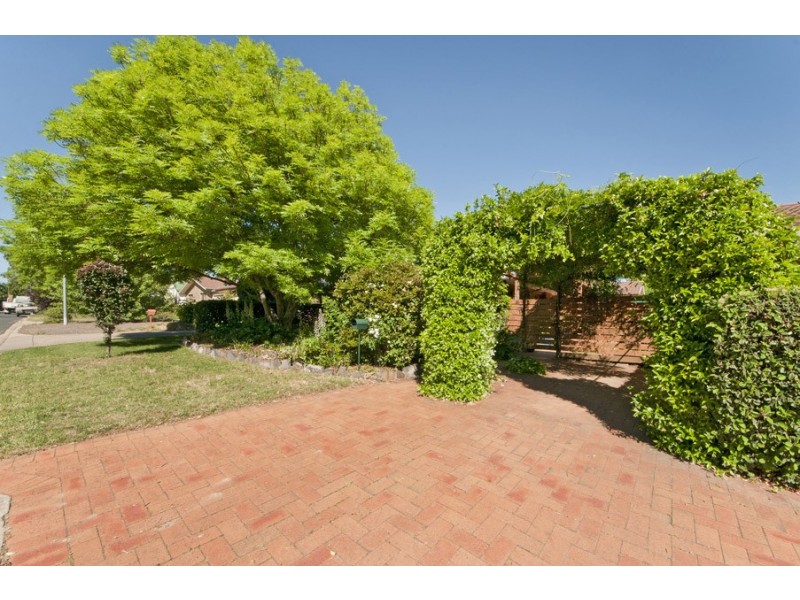 4 Bungonia Street, Narrabundah ACT 2604