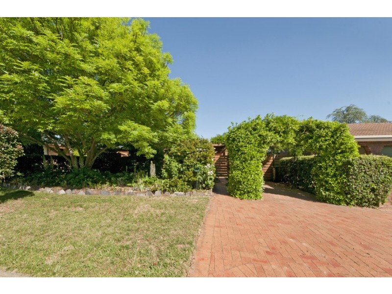 4 Bungonia Street, Narrabundah ACT 2604