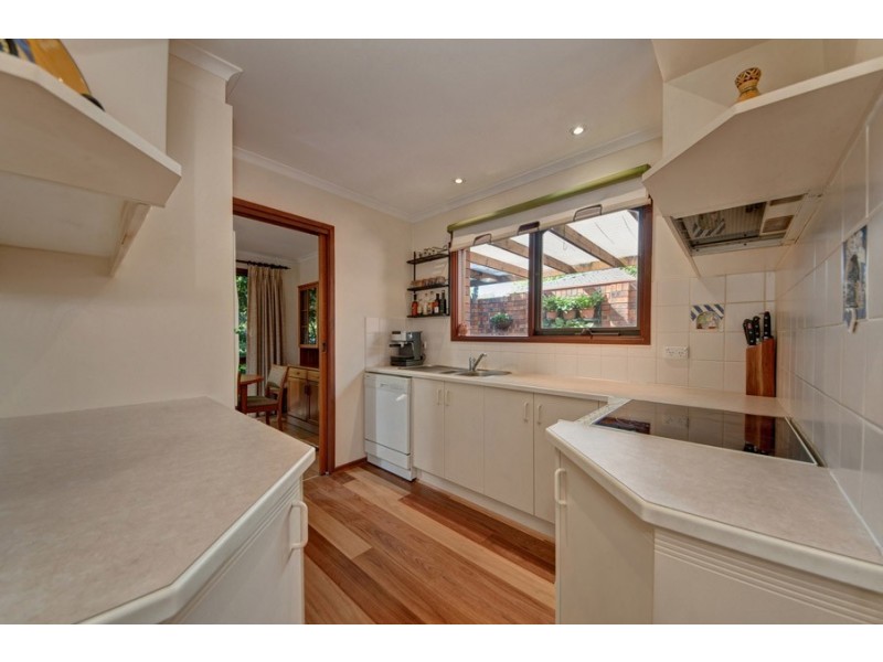 4 Bungonia Street, Narrabundah ACT 2604