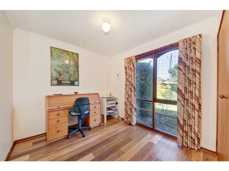 4 Bungonia Street, Narrabundah ACT 2604