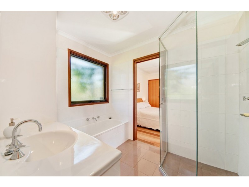 4 Bungonia Street, Narrabundah ACT 2604