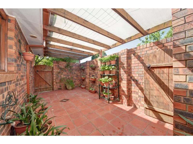 4 Bungonia Street, Narrabundah ACT 2604