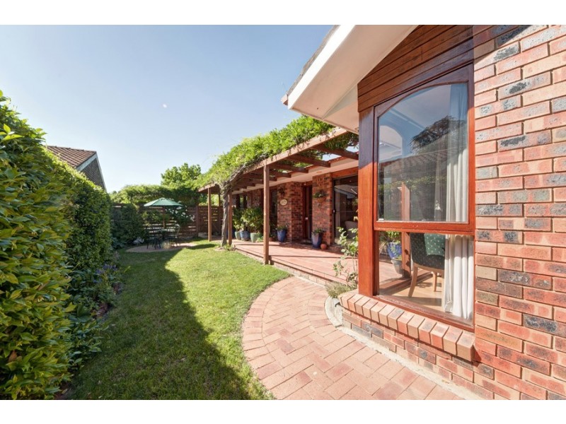 4 Bungonia Street, Narrabundah ACT 2604