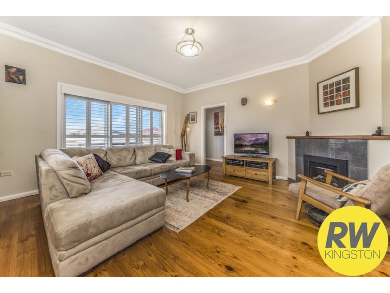 12 Moore Street, Queanbeyan NSW 2620
