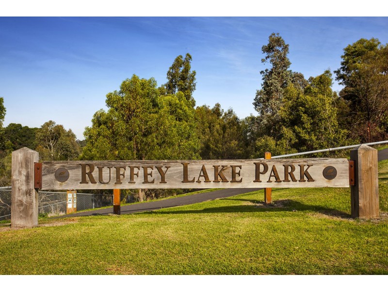 27 Romsey Street, Doncaster East VIC 3109