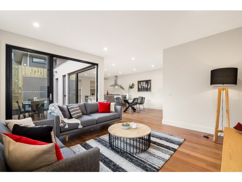 2/8 Beechwood Close, Doncaster East VIC 3109