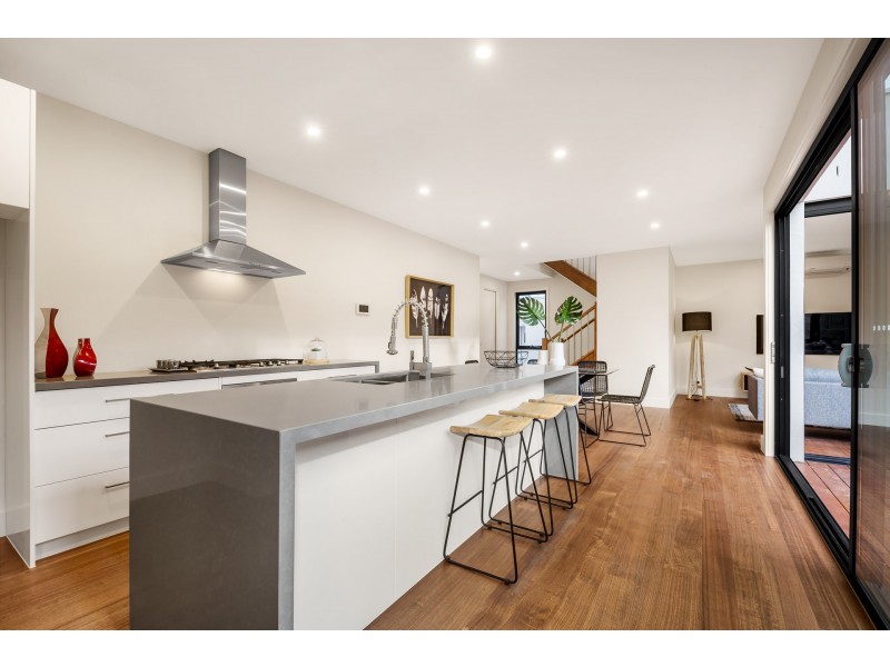 2/8 Beechwood Close, Doncaster East VIC 3109