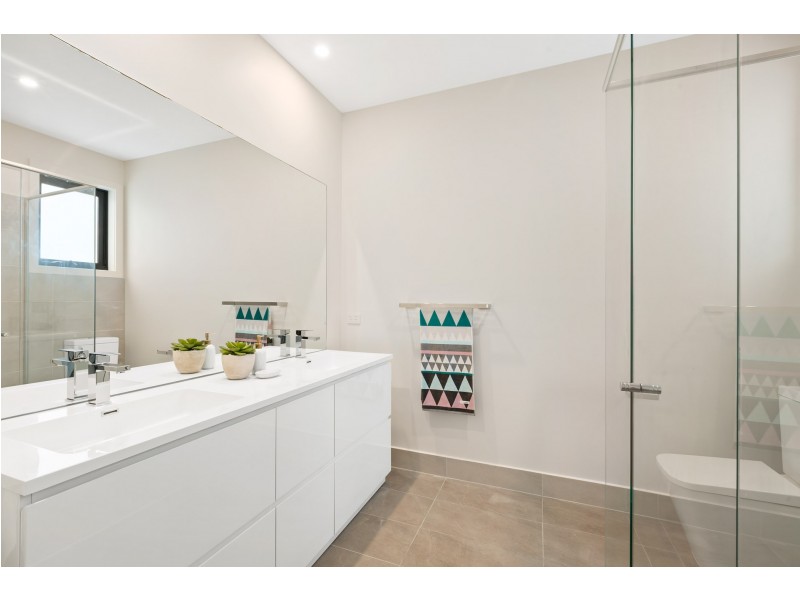 2/8 Beechwood Close, Doncaster East VIC 3109