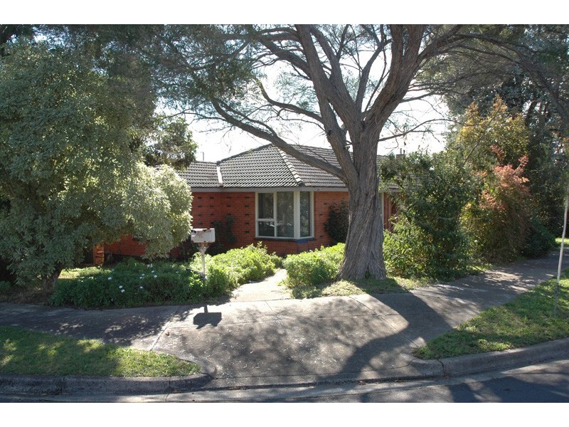 15 Daphne Street, Doncaster VIC 3108