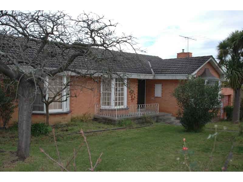 18 LEEDS STREET, Doncaster East VIC 3109