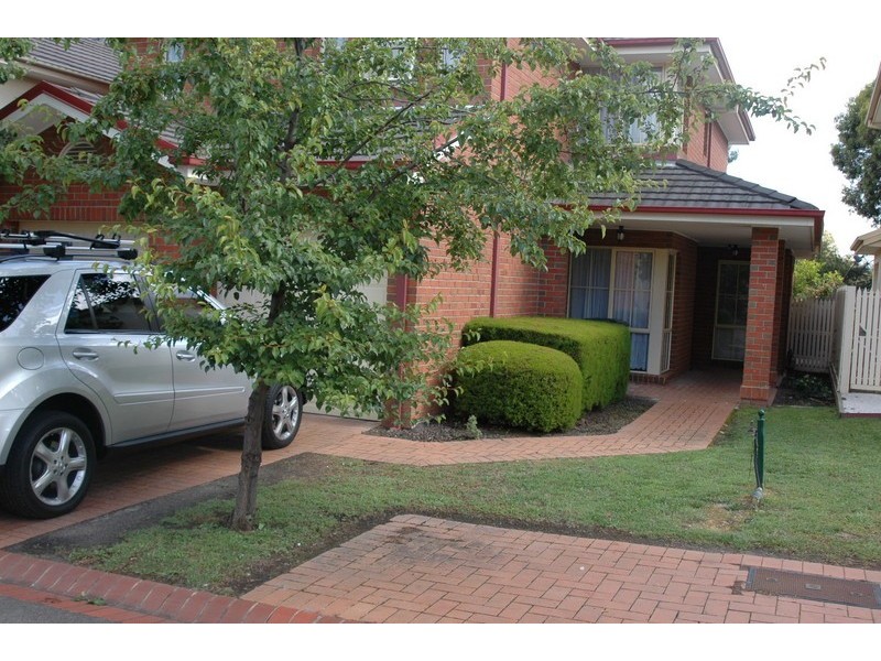 9 St Claire Walk, Doncaster East VIC 3109