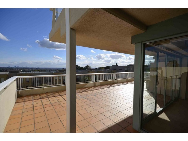 102/1 Sovereign Point Court, Doncaster VIC 3108