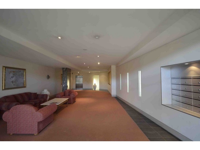 102/1 Sovereign Point Court, Doncaster VIC 3108