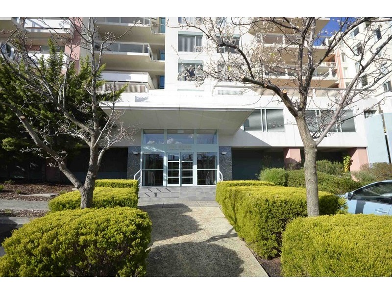 102/1 Sovereign Point Court, Doncaster VIC 3108