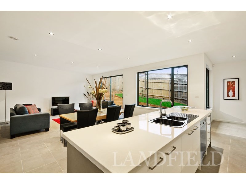 2/8 Boronia Grove, Doncaster East VIC 3109