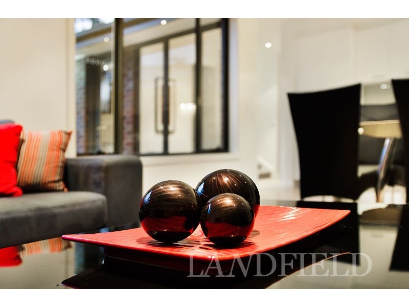 2/8 Boronia Grove, Doncaster East VIC 3109