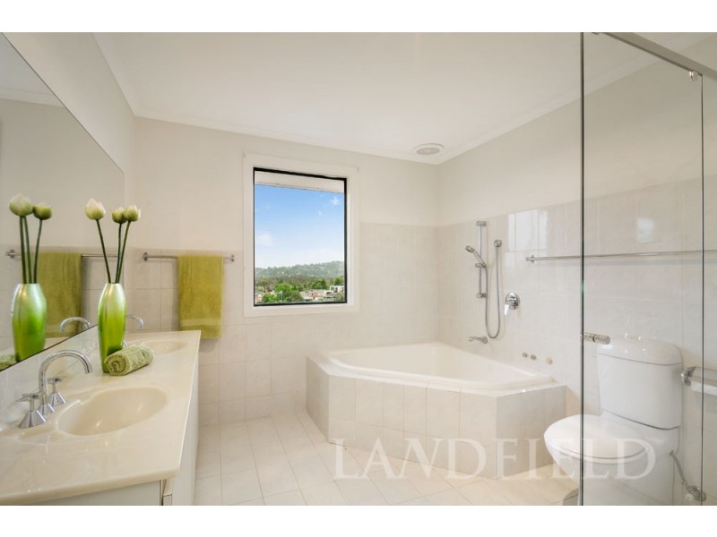 32 Golden Way, Bulleen VIC 3105