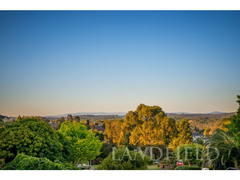 6 Deloraine Close, Doncaster East VIC 3109