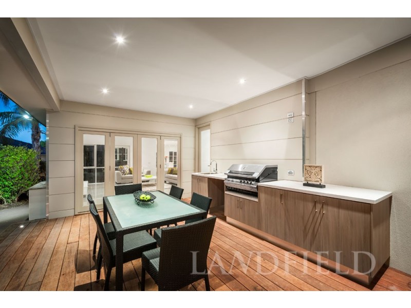 6 Deloraine Close, Doncaster East VIC 3109