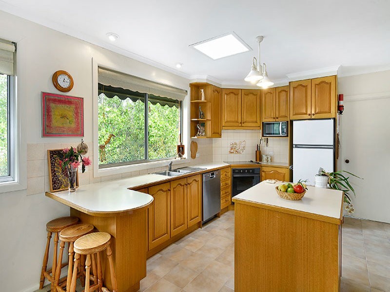 2 Grange Park Avenue, Doncaster VIC 3108