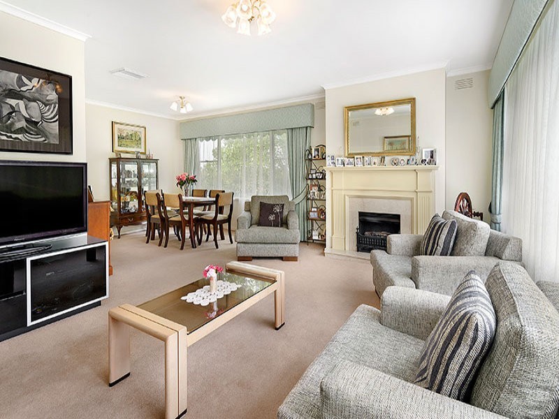 2 Grange Park Avenue, Doncaster VIC 3108