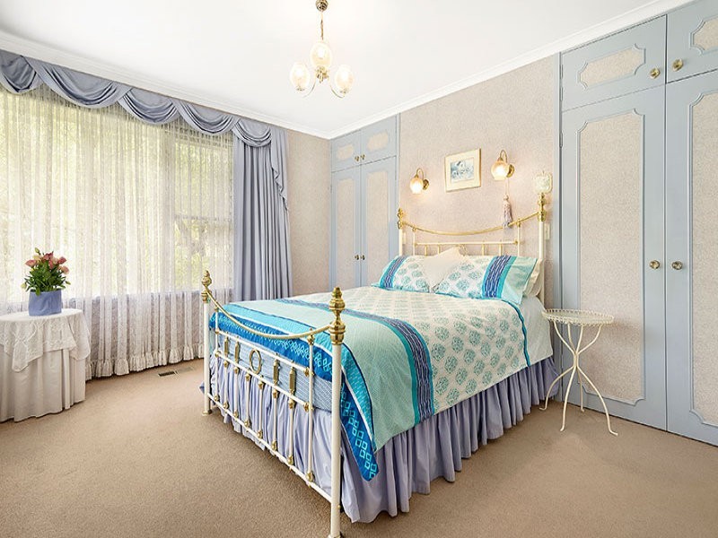 2 Grange Park Avenue, Doncaster VIC 3108