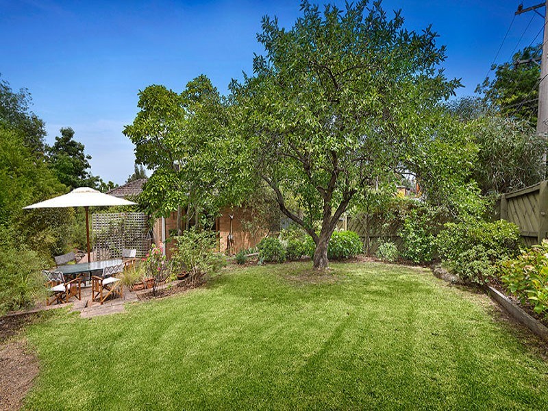 2 Grange Park Avenue, Doncaster VIC 3108