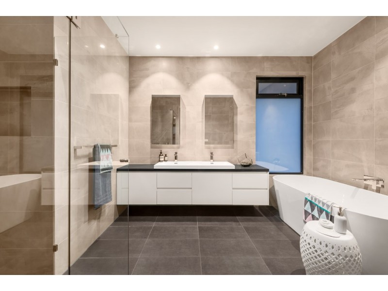 8 Linford Close, Donvale VIC 3111