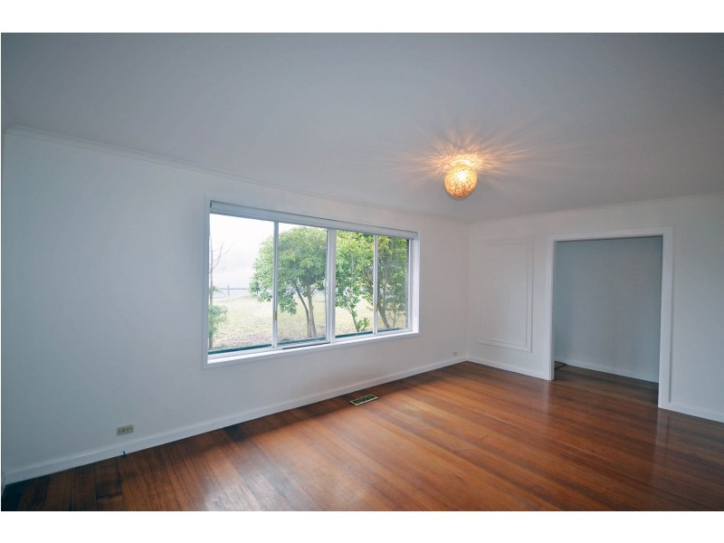 15 Saxon Drive, Mooroolbark VIC 3138