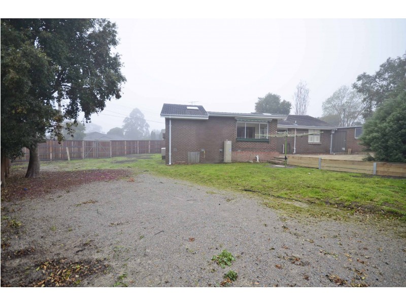 15 Saxon Drive, Mooroolbark VIC 3138
