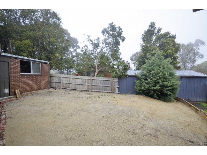 15 Saxon Drive, Mooroolbark VIC 3138
