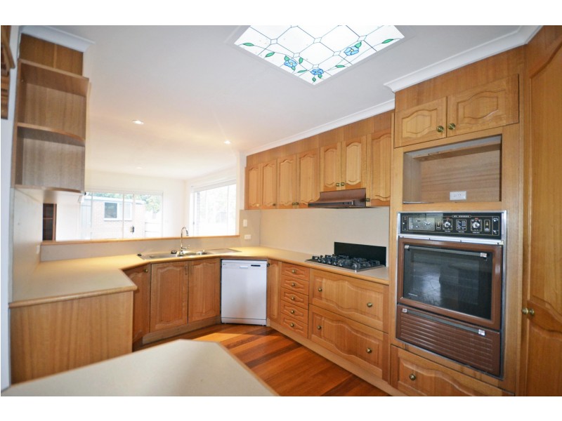 15 Saxon Drive, Mooroolbark VIC 3138