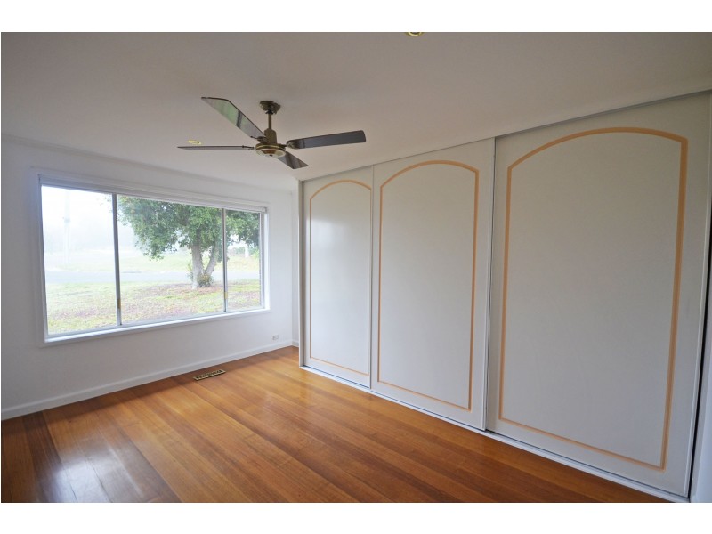 15 Saxon Drive, Mooroolbark VIC 3138