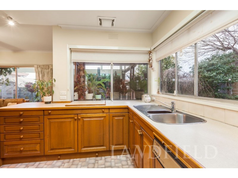 27 Roseville Avenue, Doncaster VIC 3108