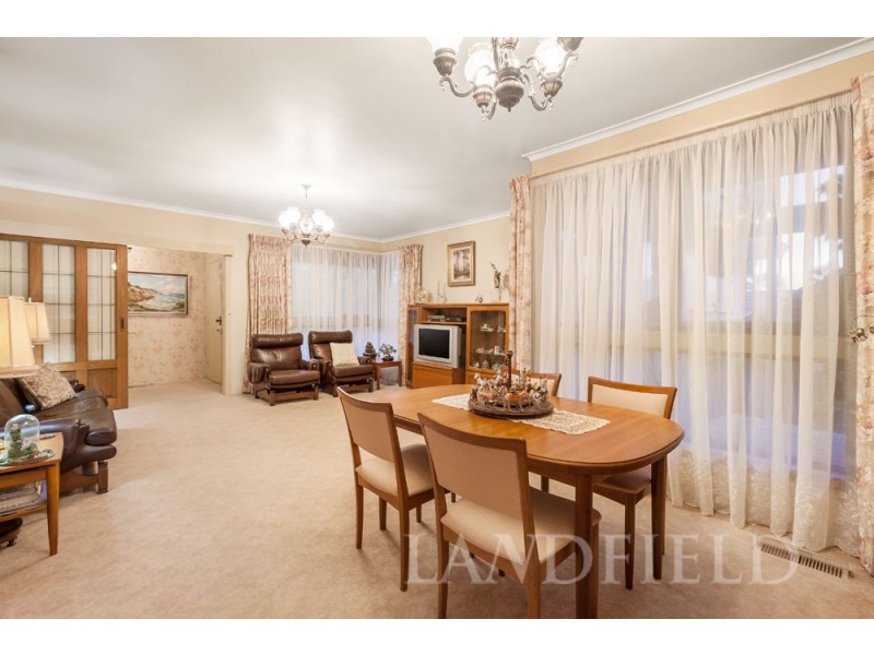 27 Roseville Avenue, Doncaster VIC 3108