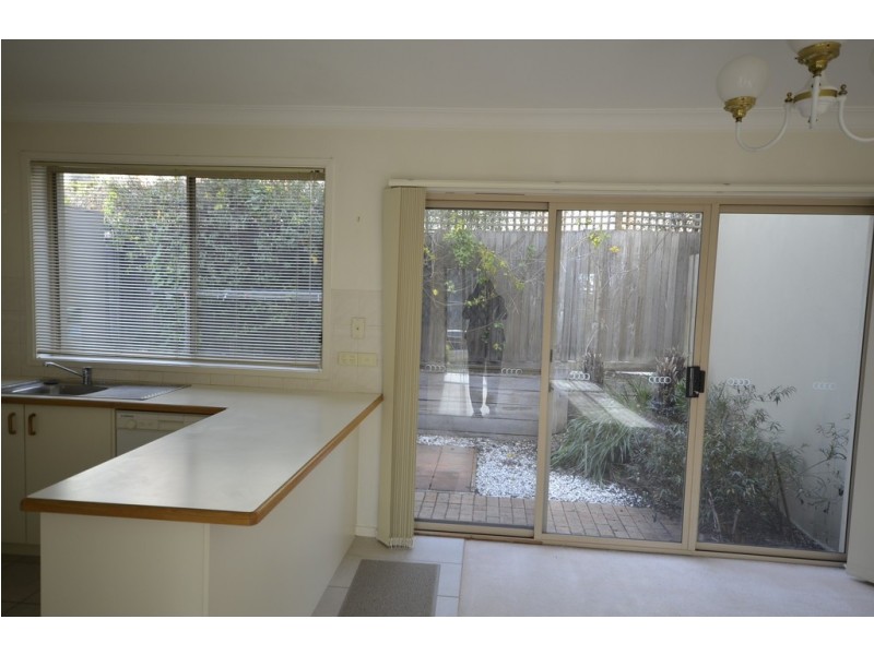 2/18 Anderson Street, Templestowe VIC 3106