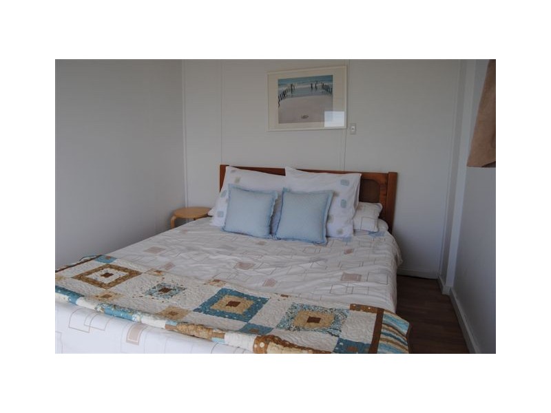 1 Yoolamardy Terrace, Port Clinton SA 5570