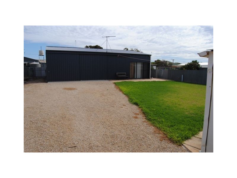 1 Yoolamardy Terrace, Port Clinton SA 5570