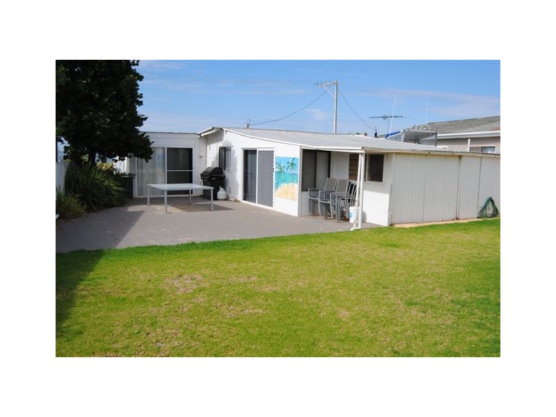 1 Yoolamardy Terrace, Port Clinton SA 5570