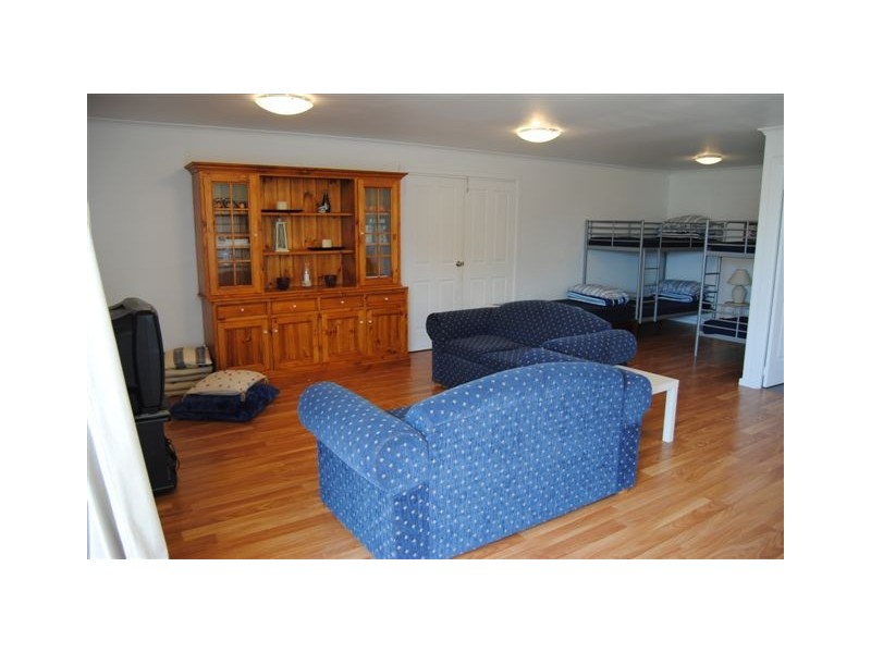 1 Yoolamardy Terrace, Port Clinton SA 5570