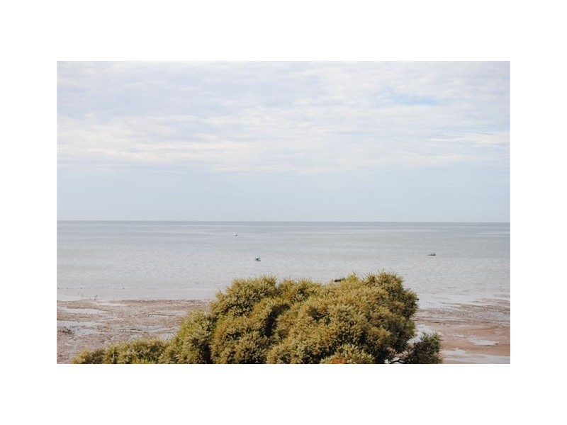 1 Yoolamardy Terrace, Port Clinton SA 5570