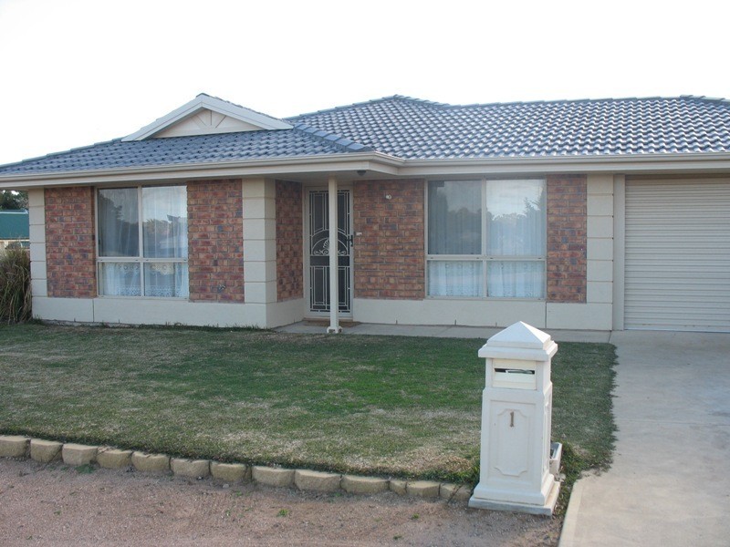 1 Harbison Street, Moonta Bay SA 5558