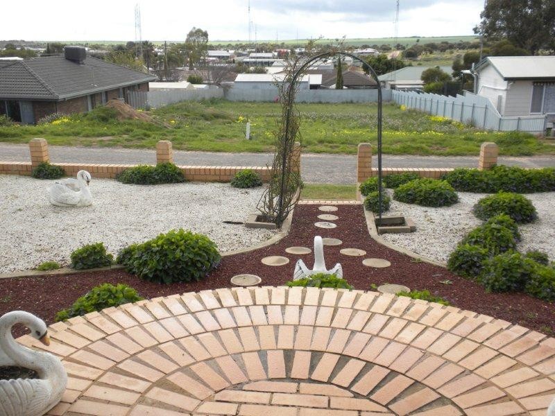 30 Victoria Street, Moonta Bay SA 5558