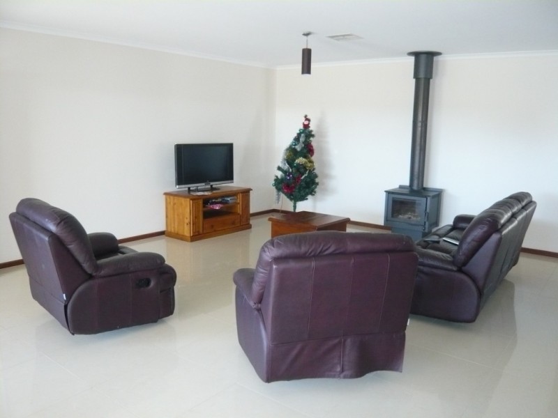 1 Quintrell Street, Moonta Bay SA 5558