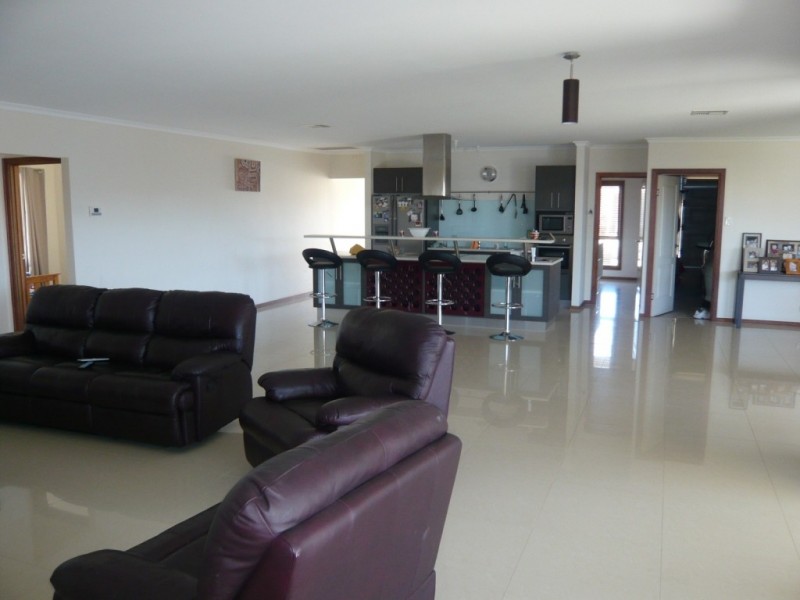 1 Quintrell Street, Moonta Bay SA 5558