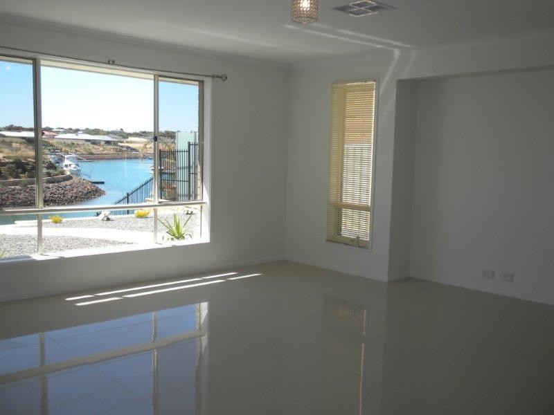 2 Stately Way, Wallaroo SA 5556