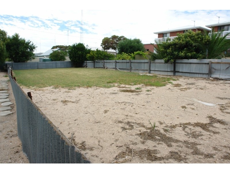 17 (Lot 660) Hughes Avenue, Moonta Bay SA 5558